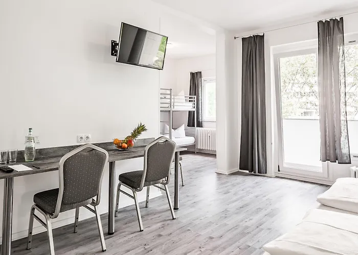 Alecsa Am Olympiastadion 3*