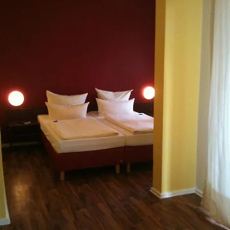 Alecsa Am Olympiastadion 3*