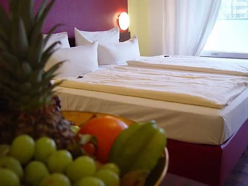 Alecsa Am Olympiastadion Hotell 3*