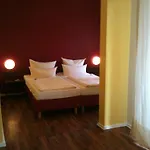 Alecsa Am Olympiastadion 3*