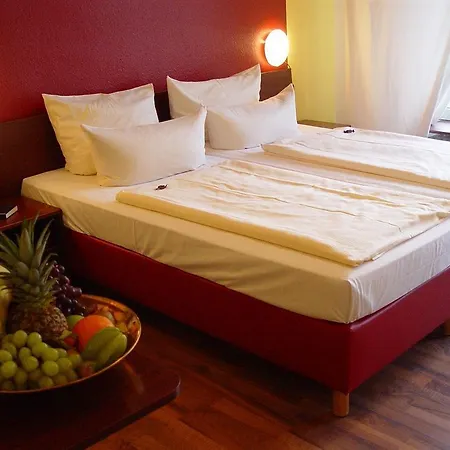 Alecsa Am Olympiastadion 3*